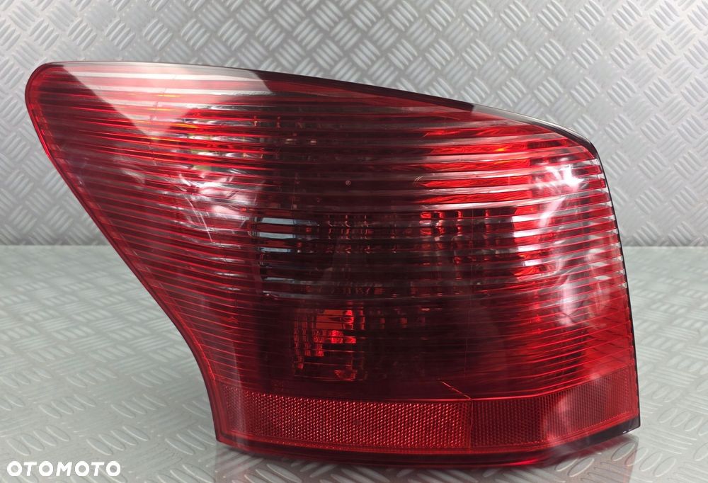 lampa lewy lewa tył tylna w błotnik PEUGEOT 407 KOMBI SW 2004-2008 EUROPA