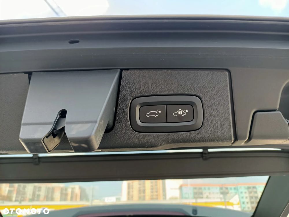 Volvo XC 60 T8 Plug-In Hybrid AWD Ultimate Bright - 35