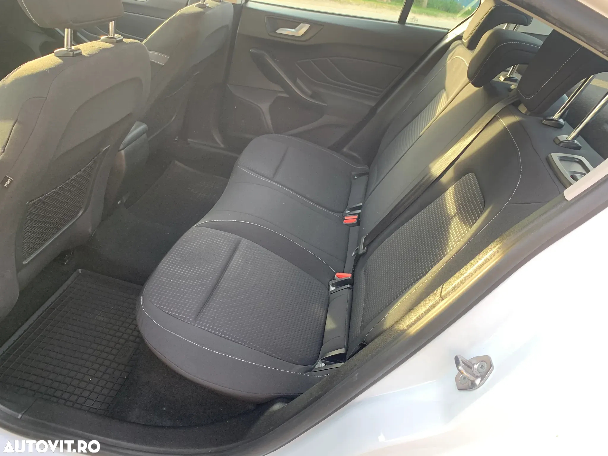 Ford Focus 1.0 EcoBoost Active Business - 9