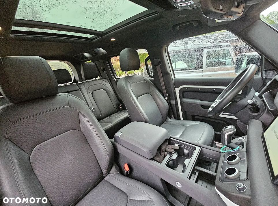Land Rover Defender - 6