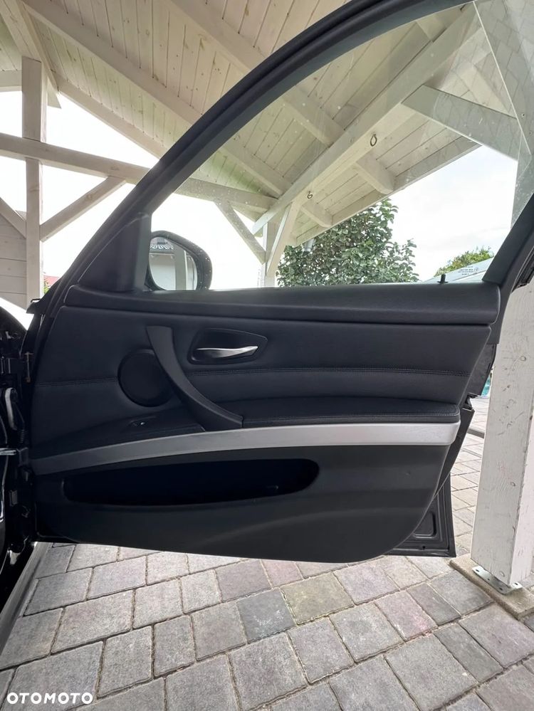 BMW Seria 3 320d xDrive - 13