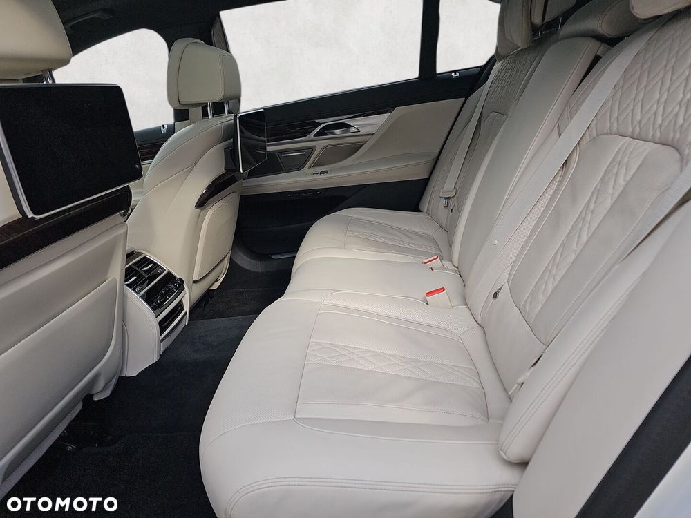 BMW Seria 7 - 29