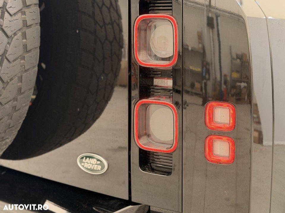 Land Rover Defender - 39