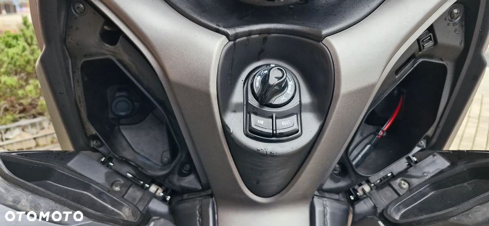 Yamaha X-max - 16