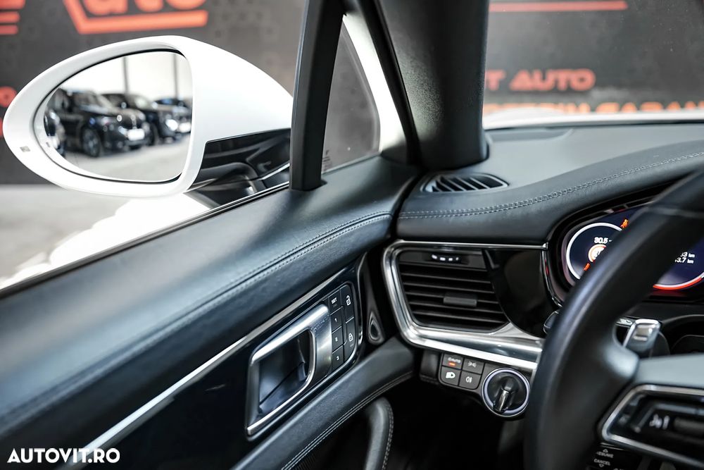 Porsche Panamera 4 E-Hybrid Platinum Edition - 35