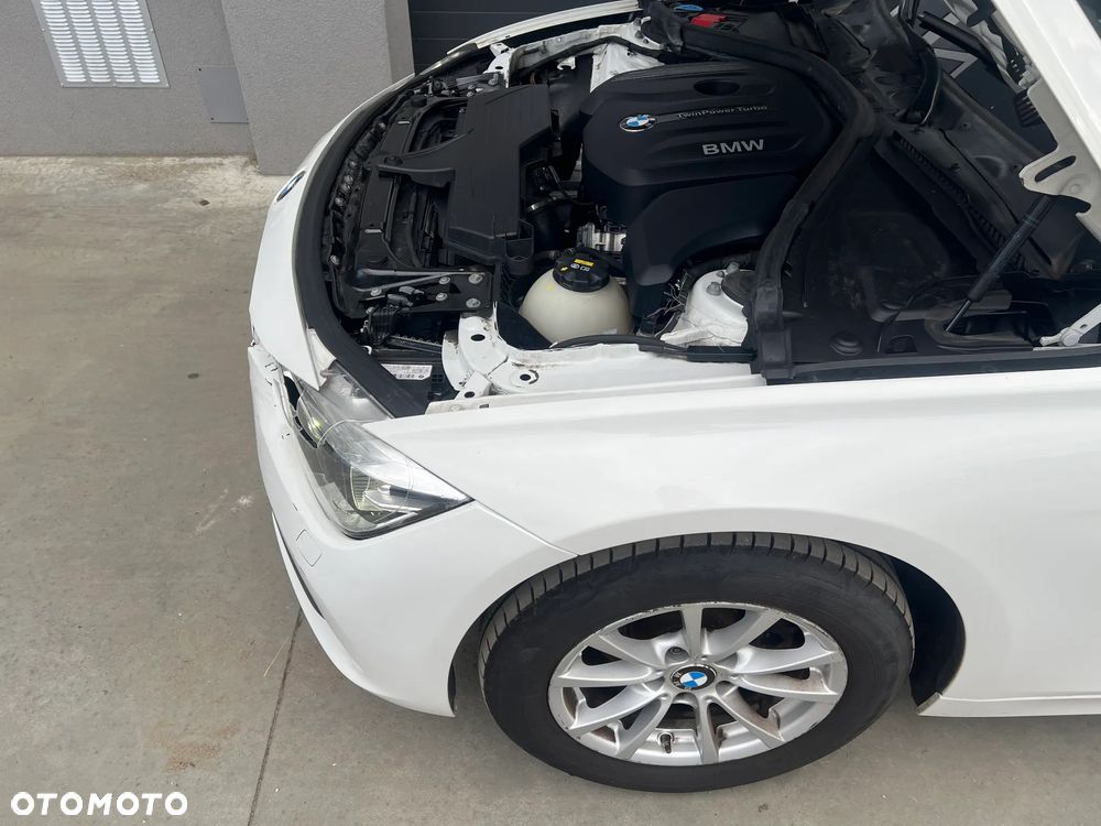 BMW Seria 3 318i - 24