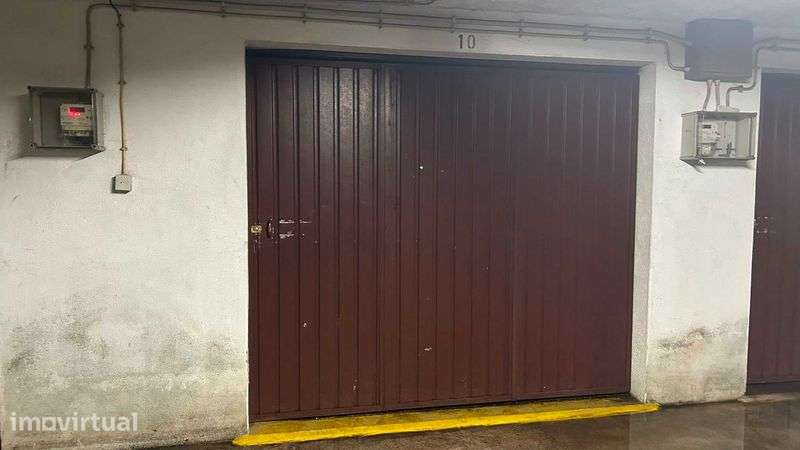 Garagem Fechada _ Praça da Galiza - Grande imagem: 2/6