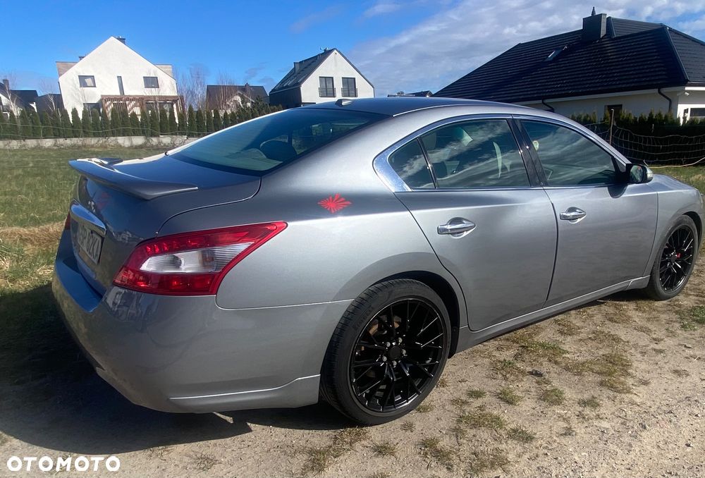 Nissan Maxima - 3