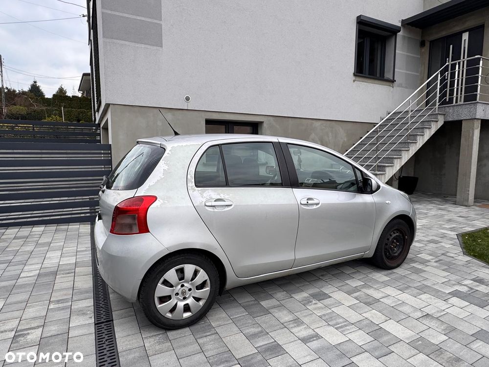 Toyota Yaris 1.3 Luna - 2