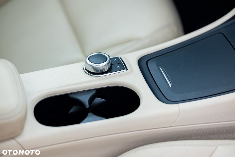 Mercedes-Benz CLA 250 7G-DCT - 22