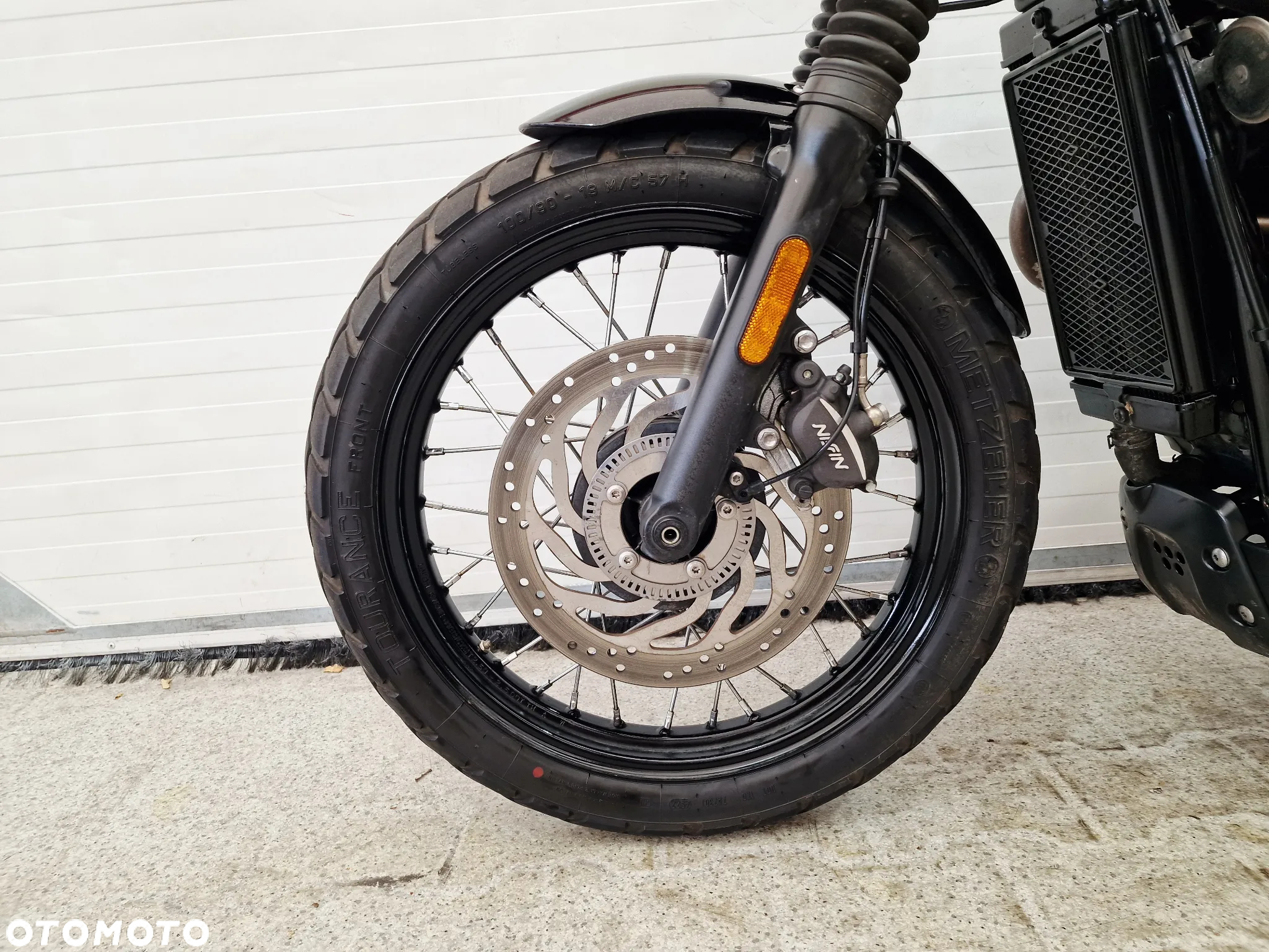 Triumph Scrambler - 16