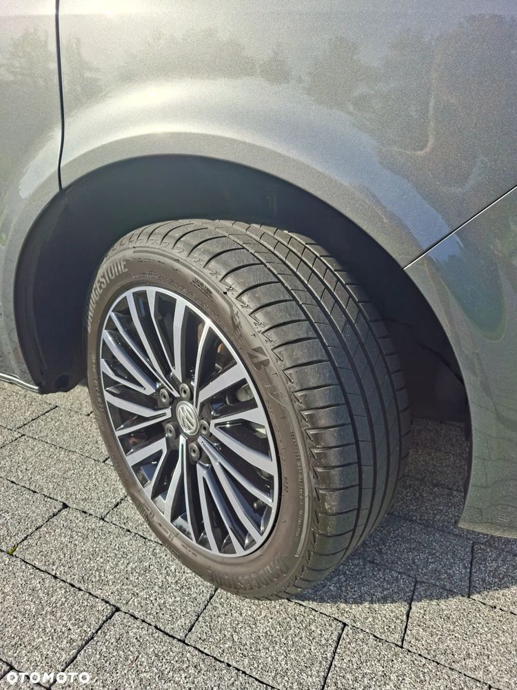 Volkswagen Multivan - 22