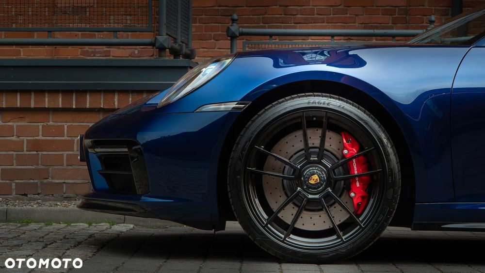 Porsche 911 Carrera 4 GTS - 6