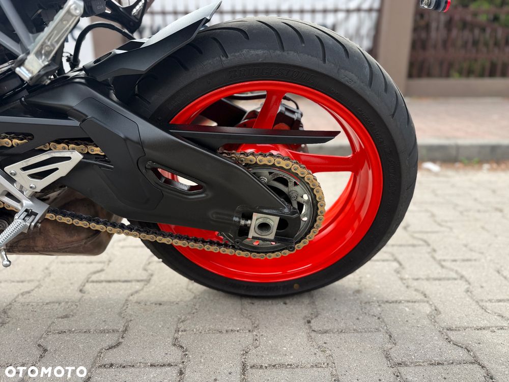 Yamaha MT - 28