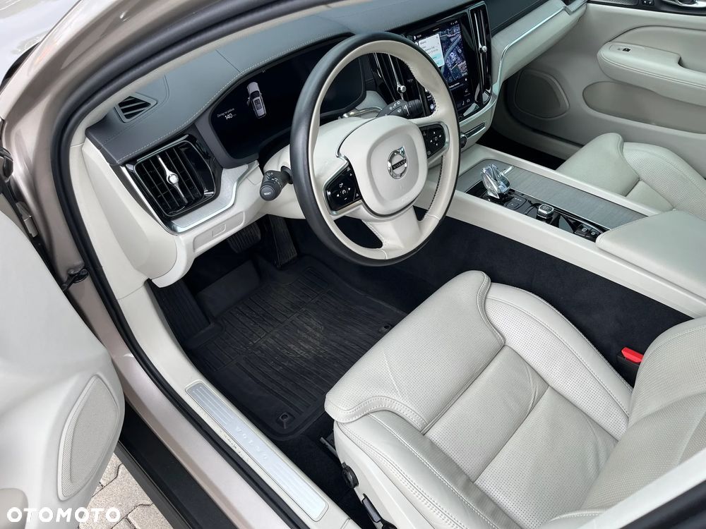 Volvo V60 Cross Country - 16