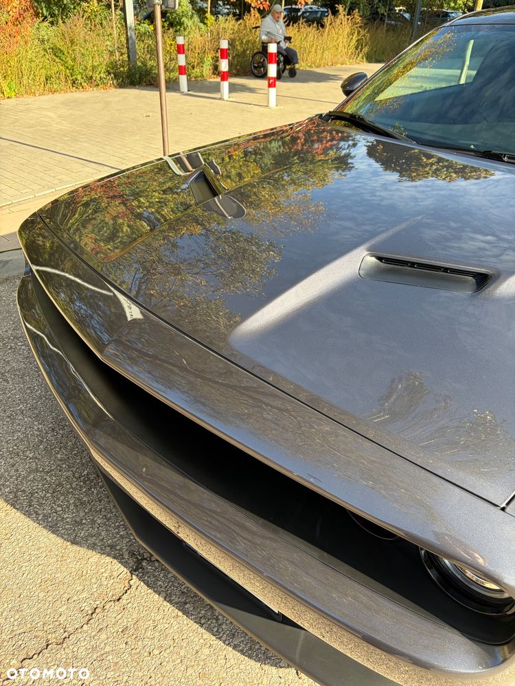 Dodge Challenger - 17