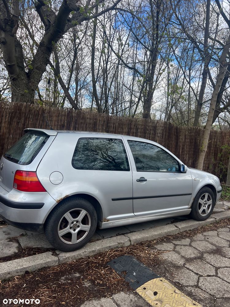 Volkswagen Golf 1.6 Basis - 2