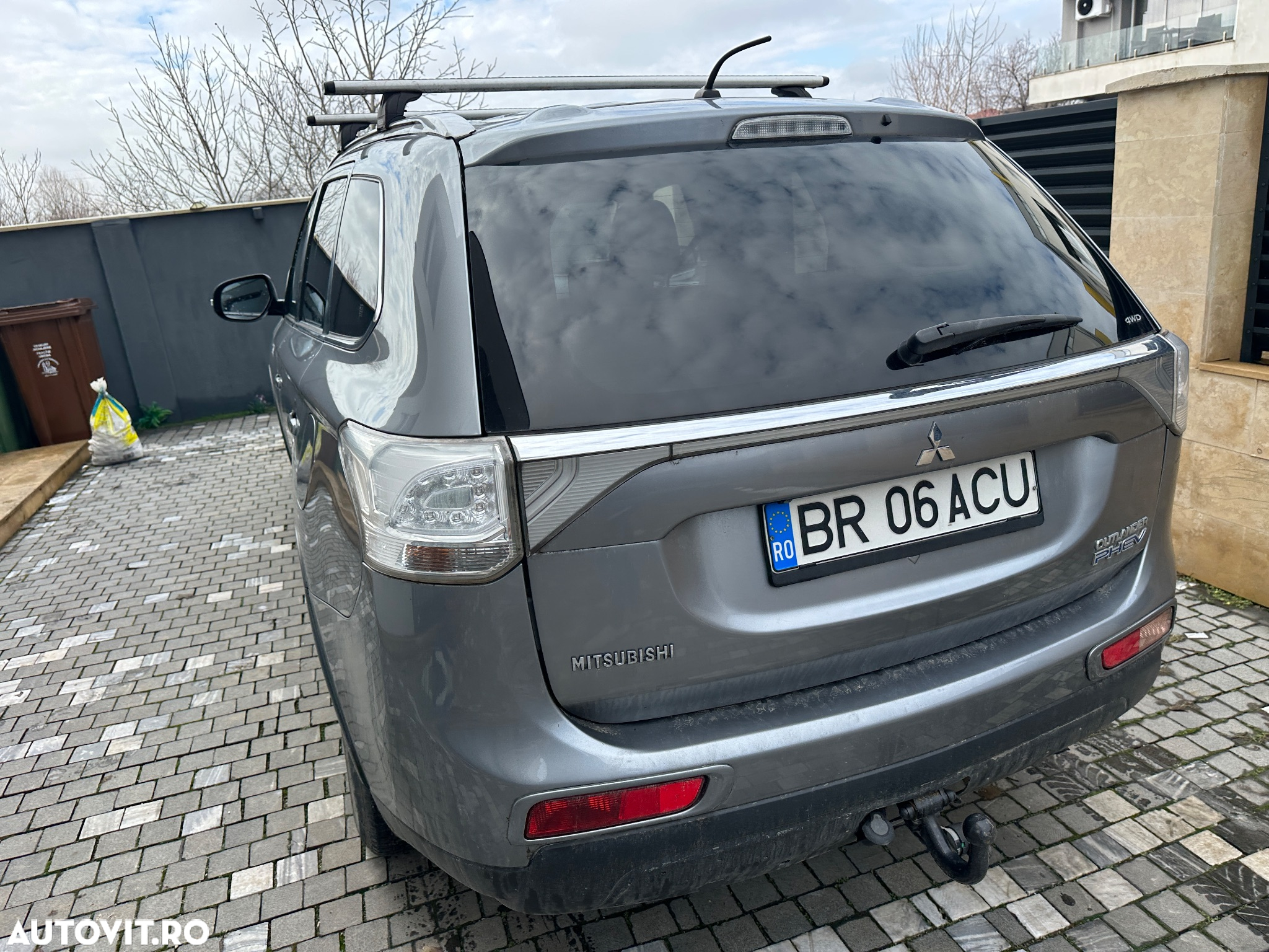 Mitsubishi Outlander 2.0 4WD Plug-In Hybrid Plus - 8