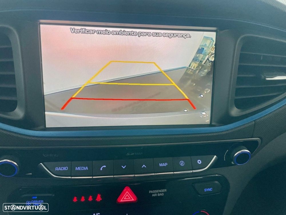 Hyundai Ioniq 1.6 GDI HEV Hybrid Tech - 16