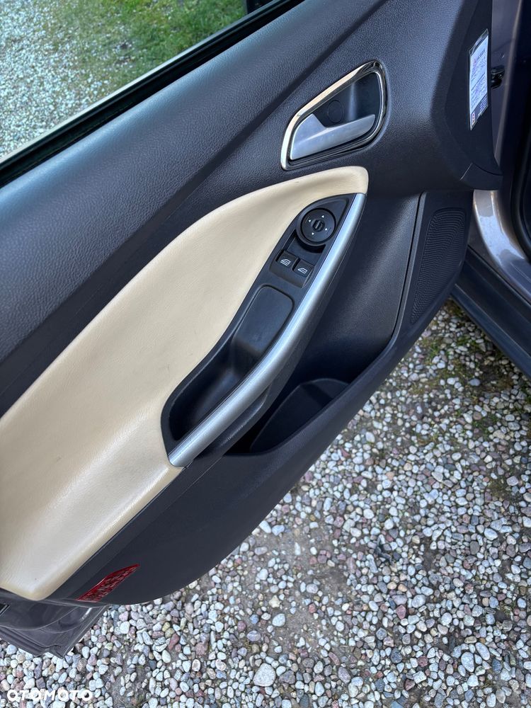 Ford Focus 1.6 Ambiente - 14