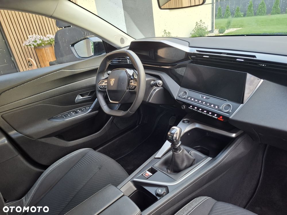 Peugeot 308 - 8