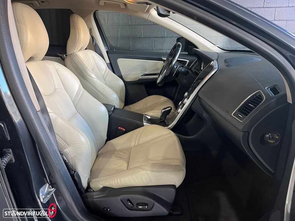 Volvo XC 60 2.0 D4 R-Design Geartronic - 11