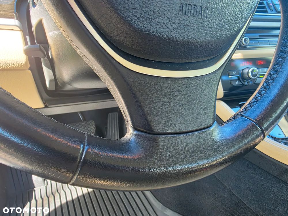 BMW Seria 5 520d xDrive - 18