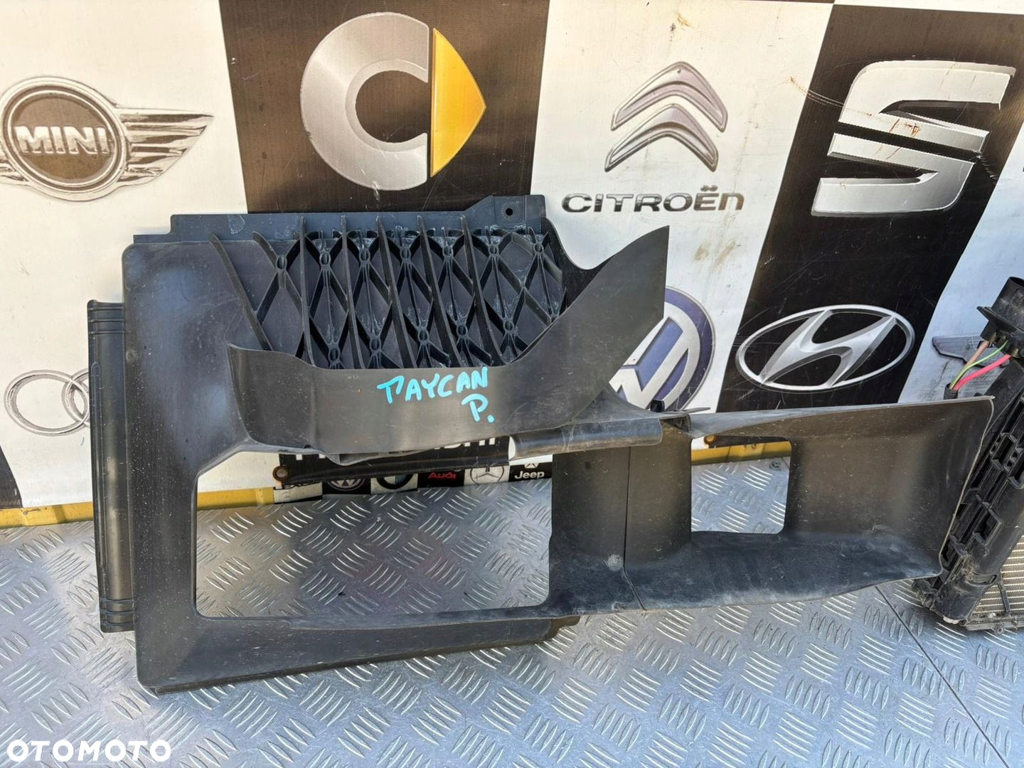 PORSCHE TAYCAN 4S CHŁODNICA PRAWA WENTYLATOR WLOT 9J1260399B 9J1121334 - 4
