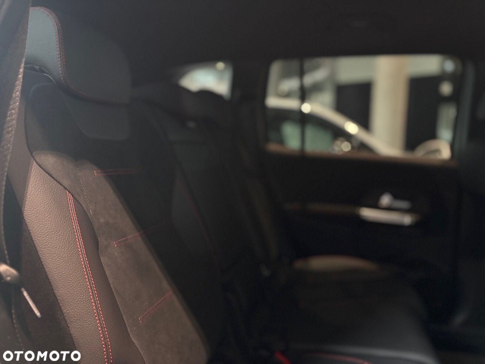 Mercedes-Benz GLB - 13