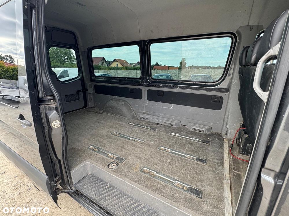Mercedes-Benz Sprinter - 28