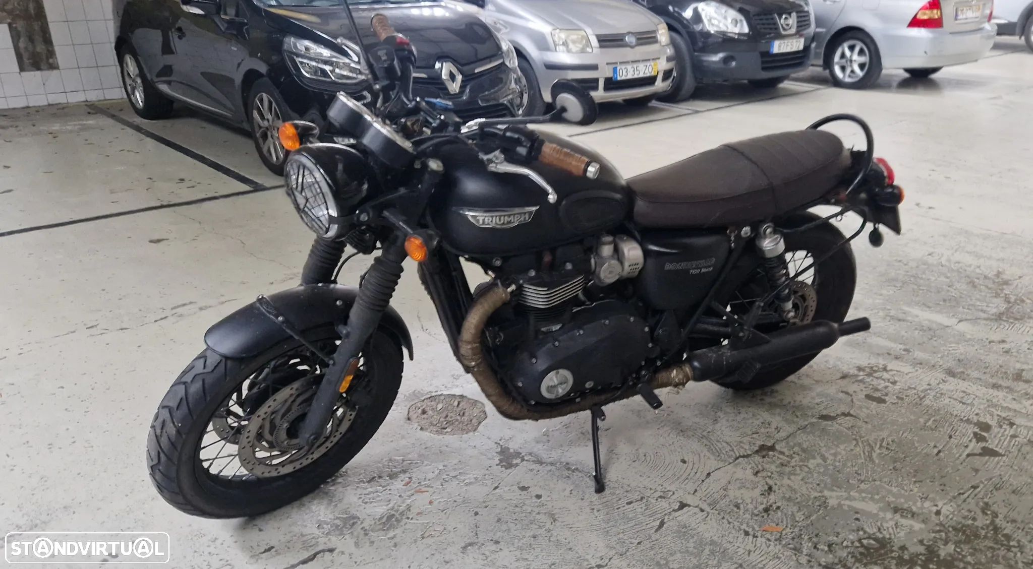 Triumph Bonneville Black - 1