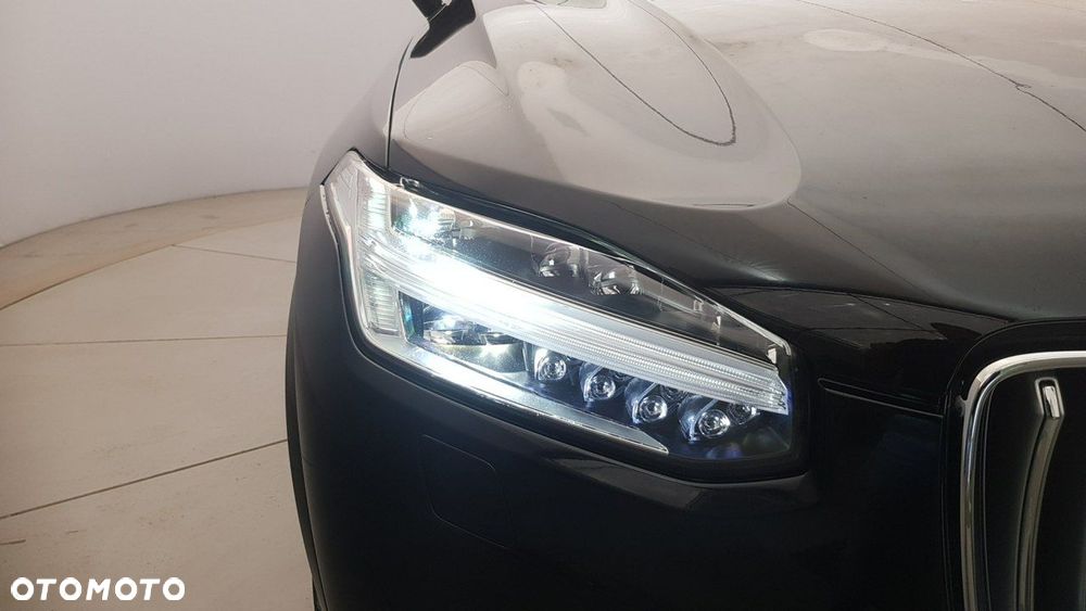 Volvo XC 90 - 9
