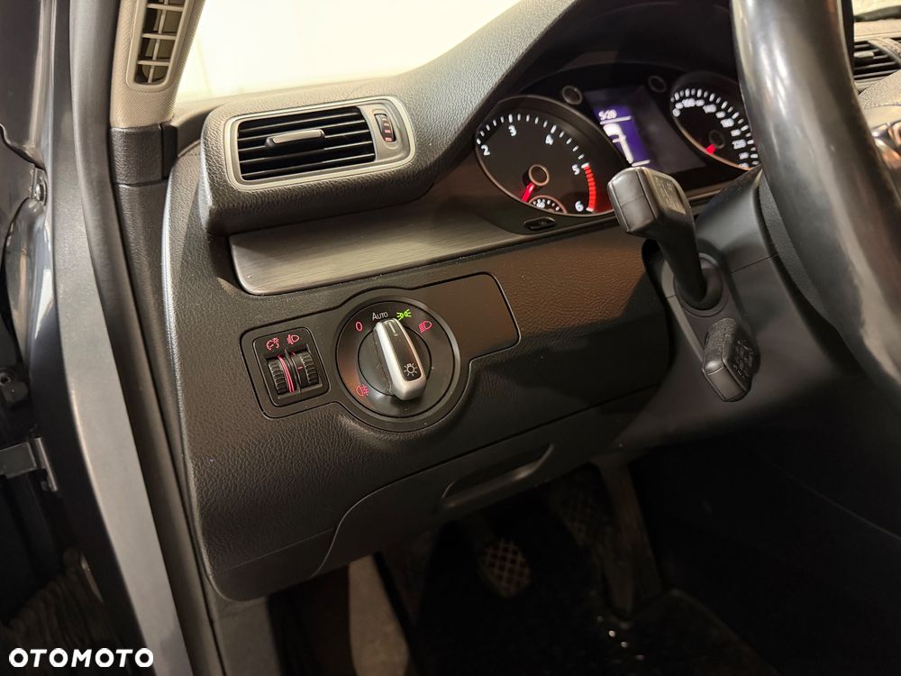 Volkswagen Passat 1.6 TDI BlueMotion Technology Comfortline - 13