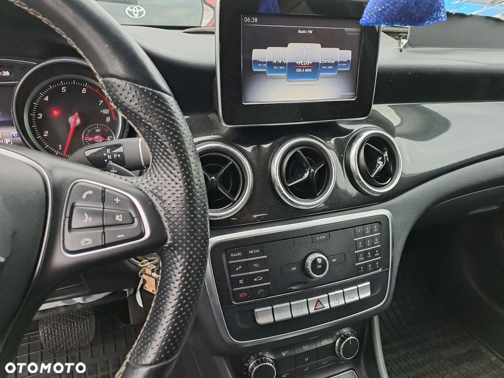 Mercedes-Benz CLA 180 7G-DCT - 20