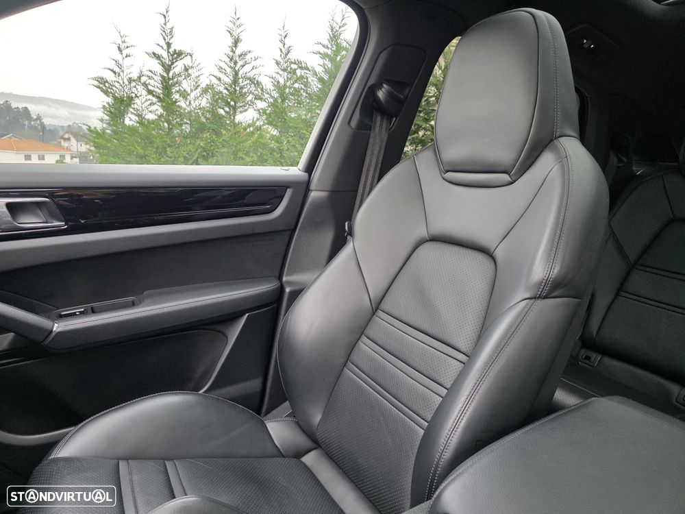 Porsche Cayenne Coupé E-Hybrid Tiptronic S - 37