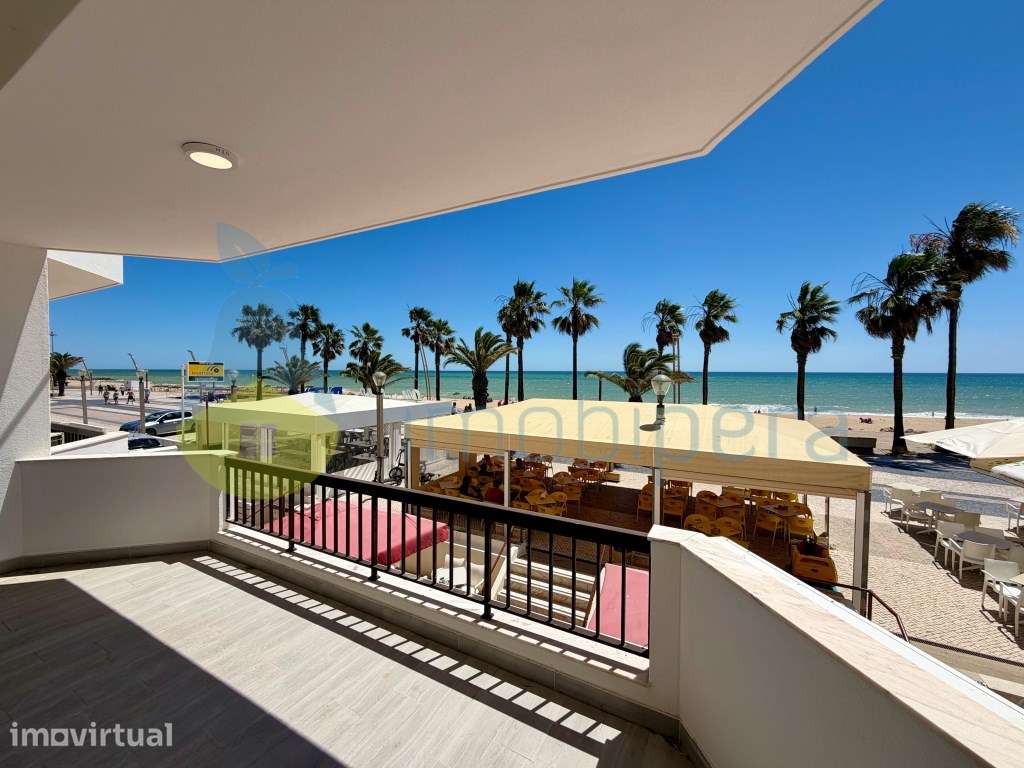 Apartamento T3 frente mar em Quarteira