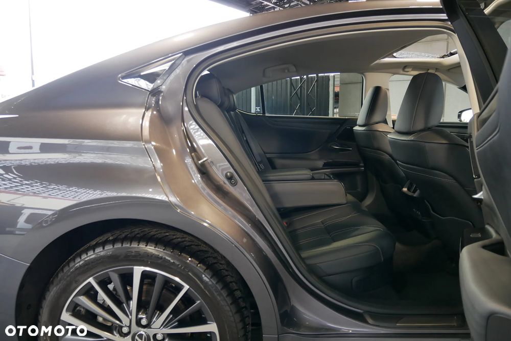 Lexus ES 300h Prestige - 11