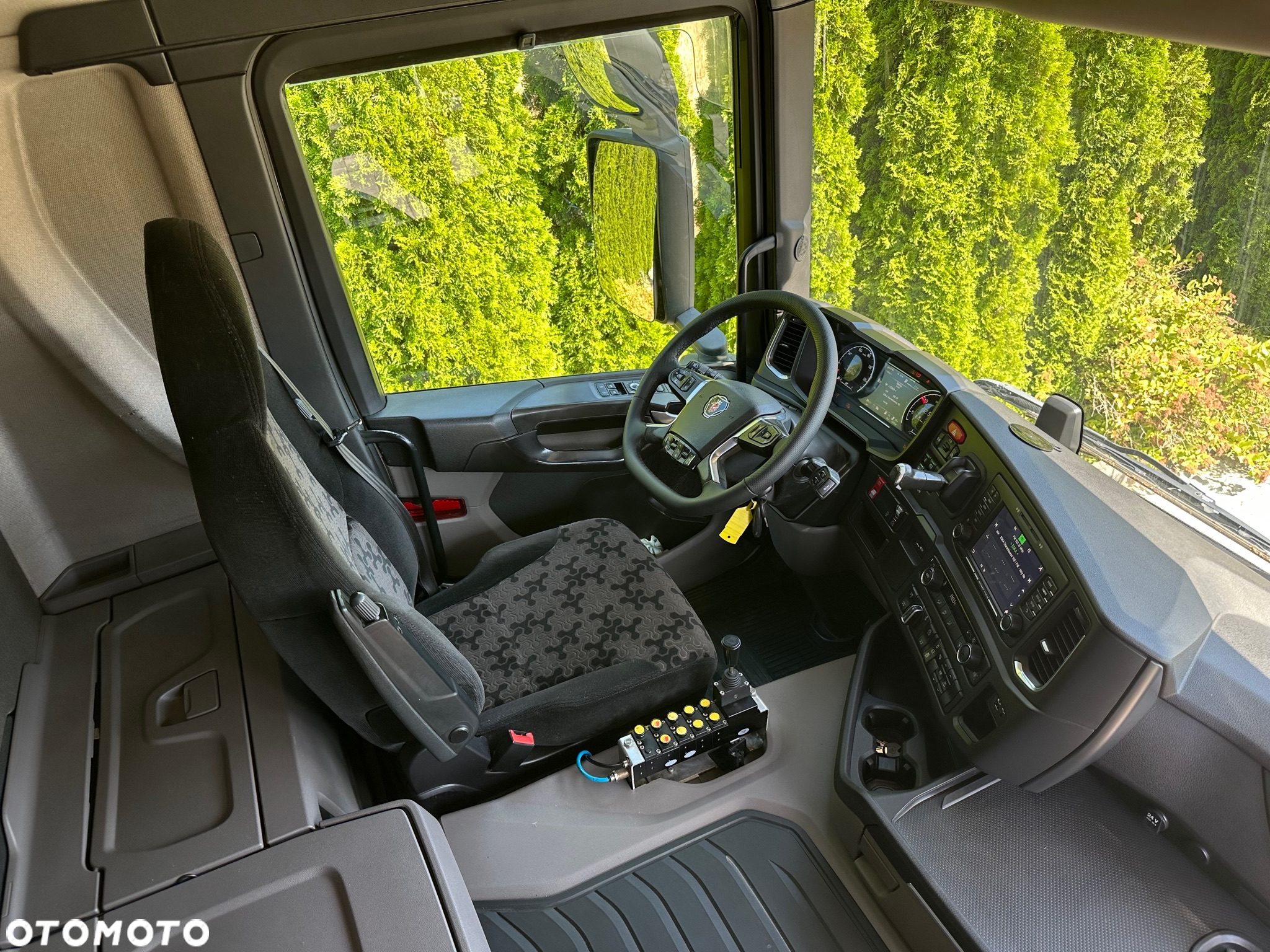 Scania / G450 / 6X2 / HAKOWIEC / HYVA 22.60.SK  / Oś-SKRĘTNA-PODNOSZONA / - 23