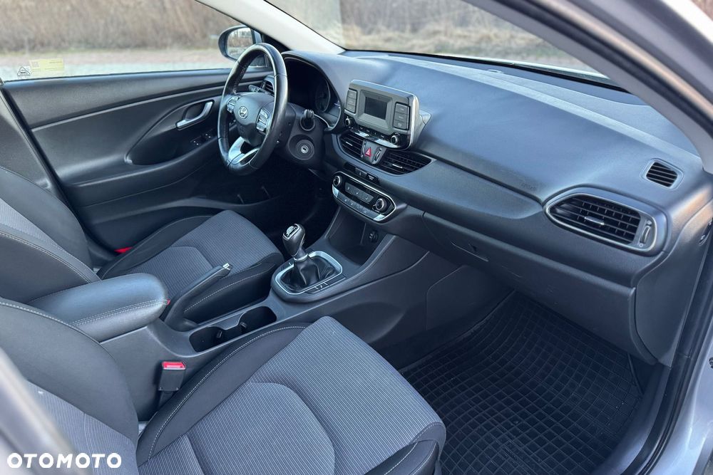 Hyundai i30 1.5 DPI Classic + - 25