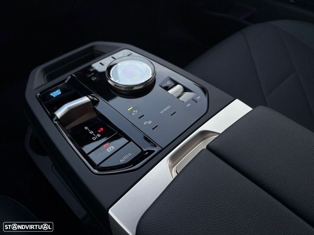 BMW iX xDrive 40 Pack Desportivo - 41