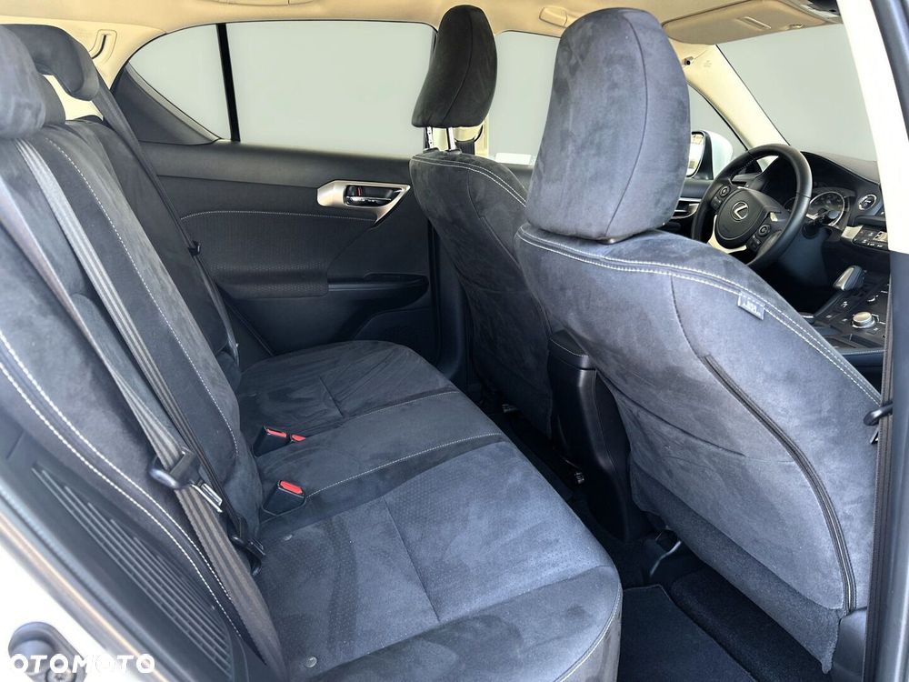 Lexus CT - 16