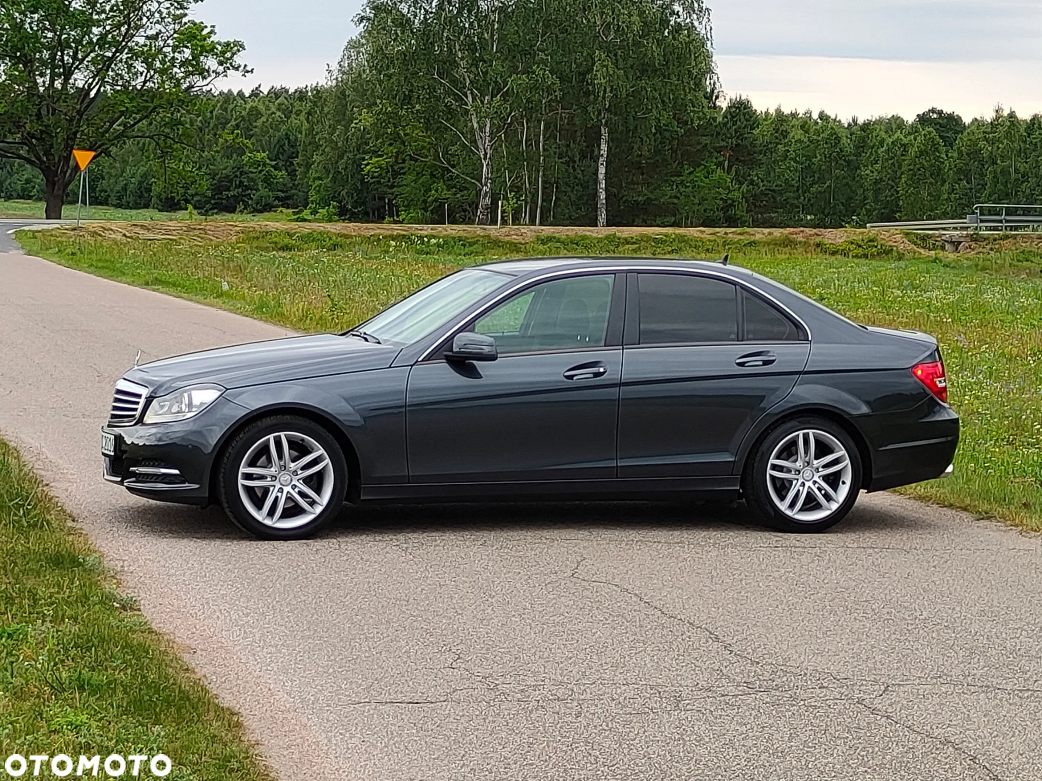 Mercedes-Benz Klasa C 250 CGI BlueEff Avantgarde - 27