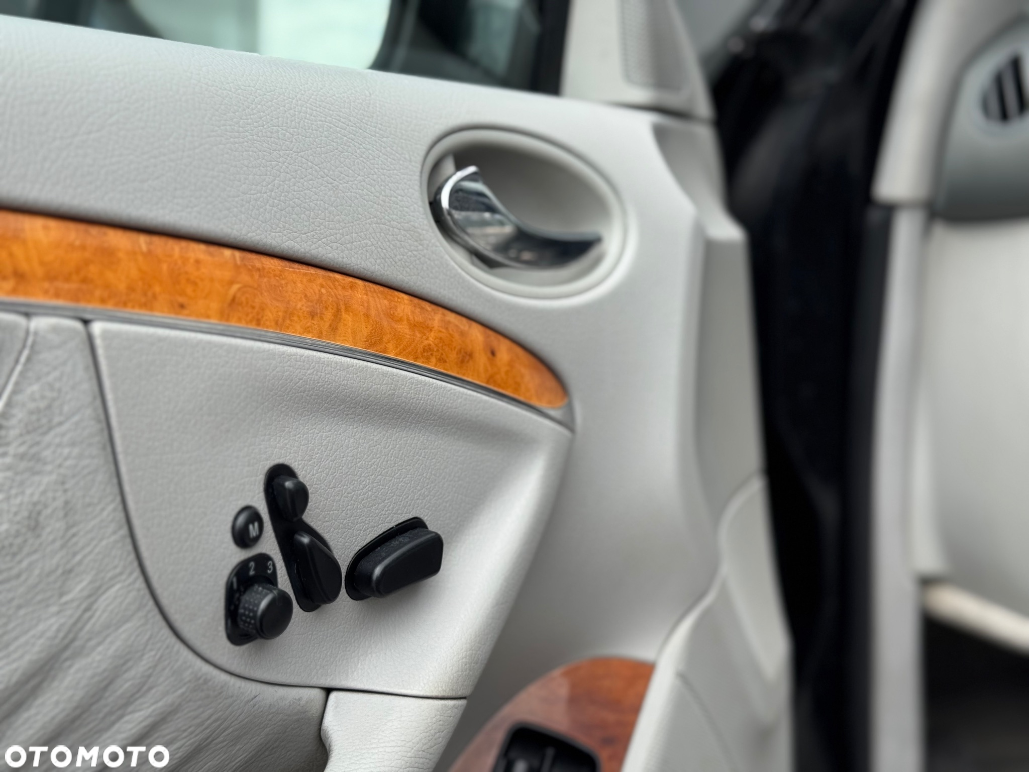 Mercedes-Benz CLK - 12