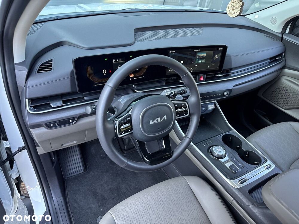Kia Carnival - 18