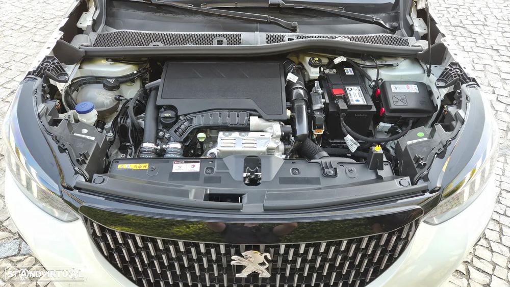 Peugeot 2008 1.2 PureTech GT EAT8 - 8