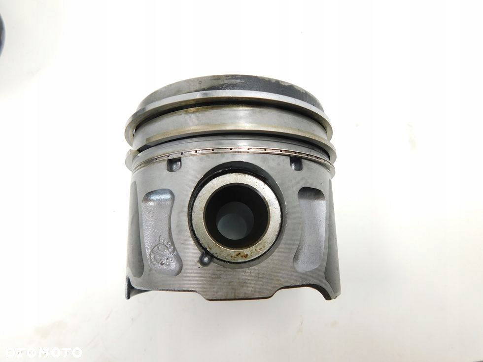 Tłok tłoki 2.0 HDI TDCI EURO 5 Ford Peugeot Citroen C5 III C4 II 508 5008 - 7