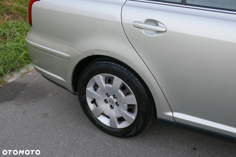 Toyota Avensis - 12