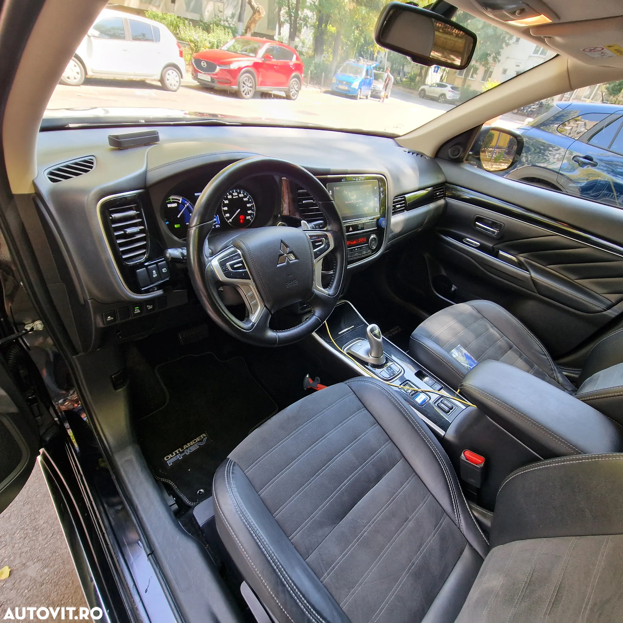 Mitsubishi Outlander PHEV 2.4 L 4X4 Intense - 13