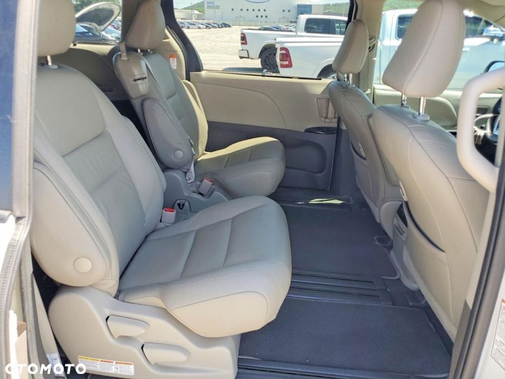 Toyota Sienna - 10