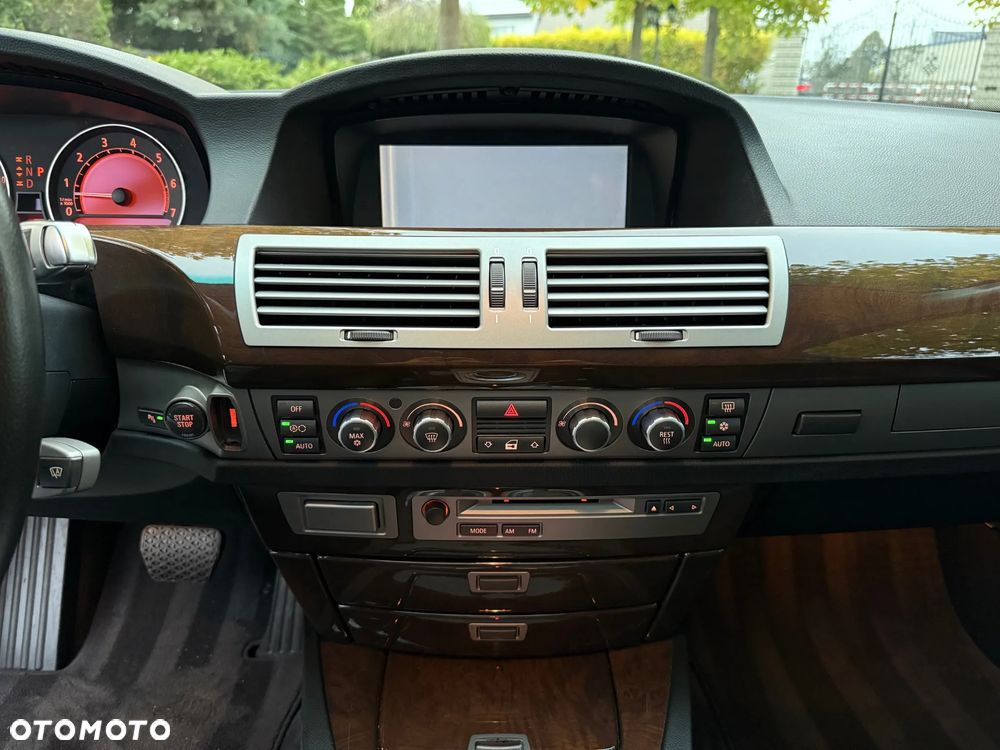 BMW Seria 7 750i L - 18
